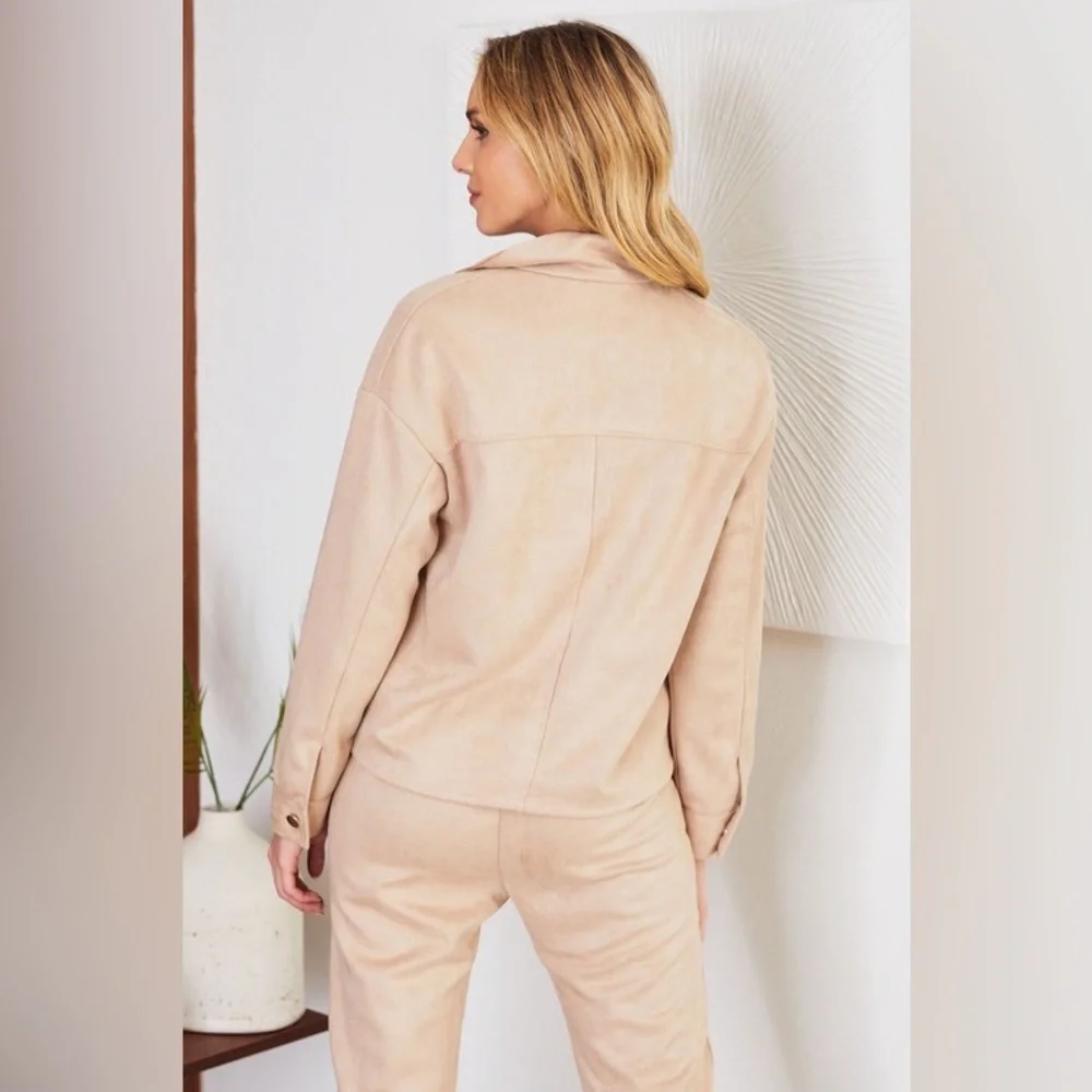 (35703-SUE-BGE) BUTTON UP COLLARED SUEDE JACKET WITH FRONT POCKETS - Picture 3 of 4
